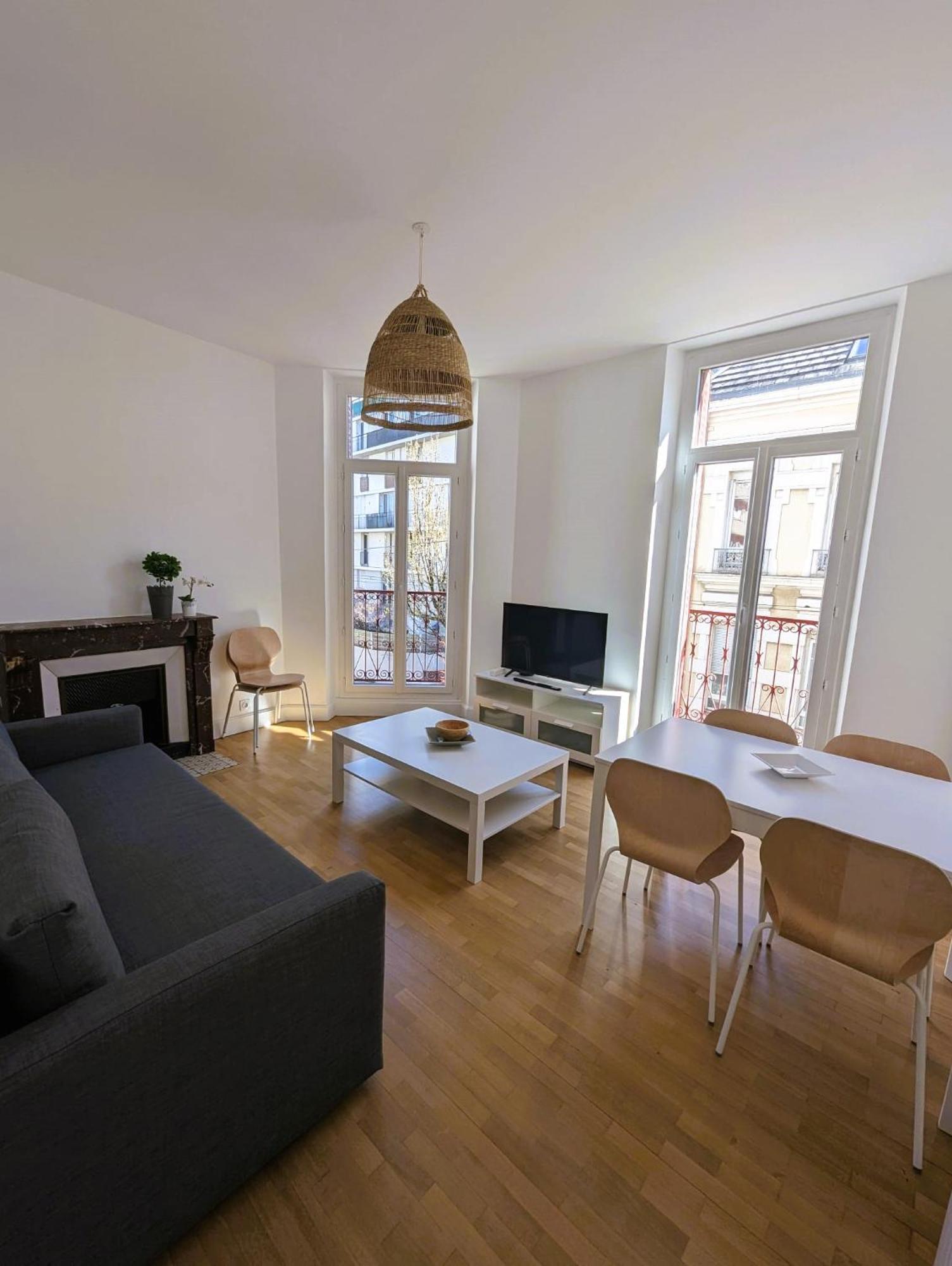 102 - Appart Renove Avec Grand Salon Et 1 Chambre - Tram Et Clinique Mutualiste A 1 Min Grenoble Eksteriør billede